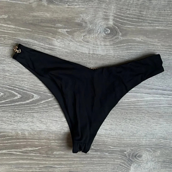 WEWOREWHAT Delilah Belted Bikini Bottoms - Picture 3 of 5